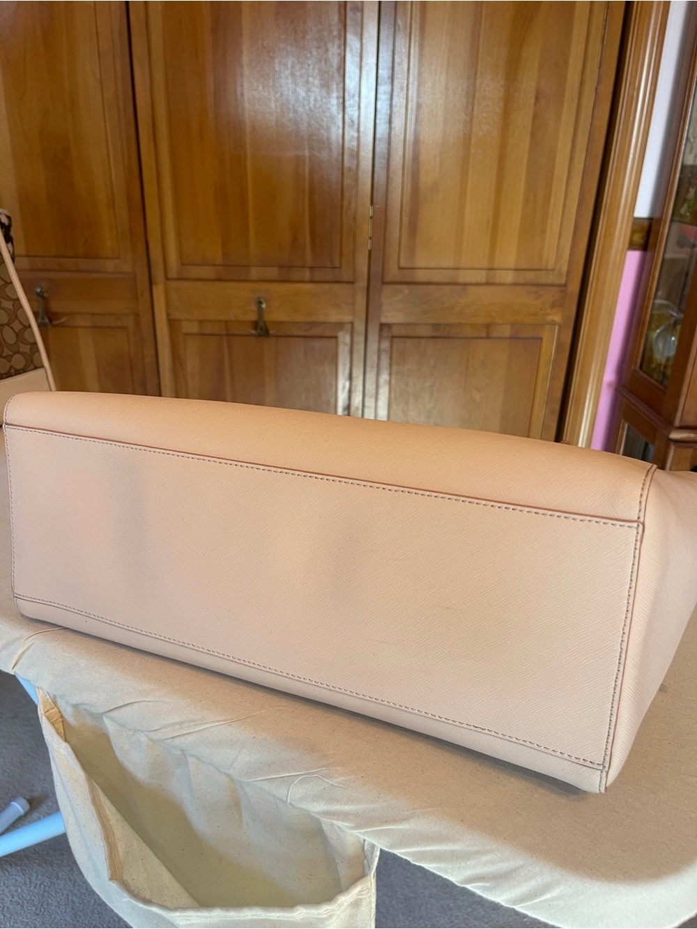 Tory Burch Pale Pink Leather Tote with Gold Logo - Picture 5 of 5